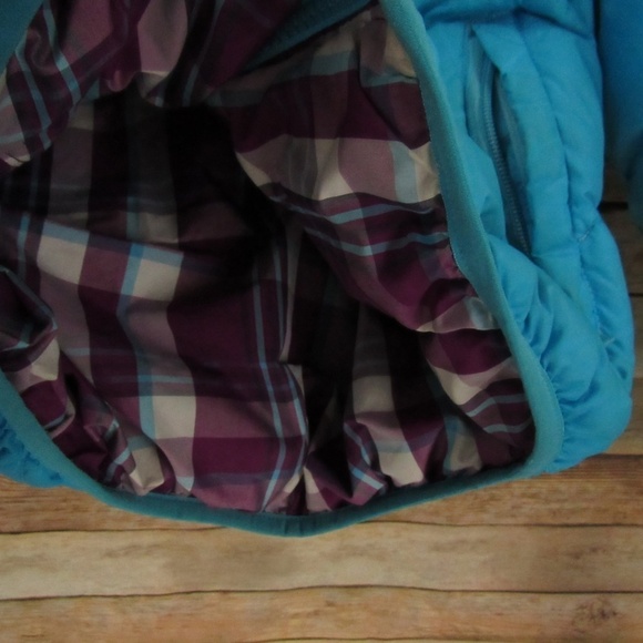 The North Face 550 Girl's Reversible Hooded Jacket - Picture 16 of 16